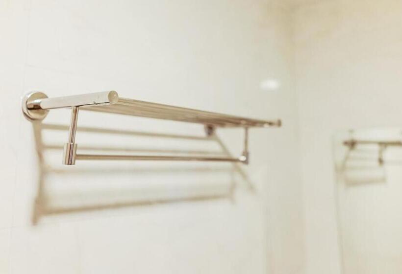 غرفة قياسية, Douangpraseuth