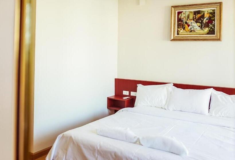 غرفة ديلوكس ثلاثية, Douangpraseuth