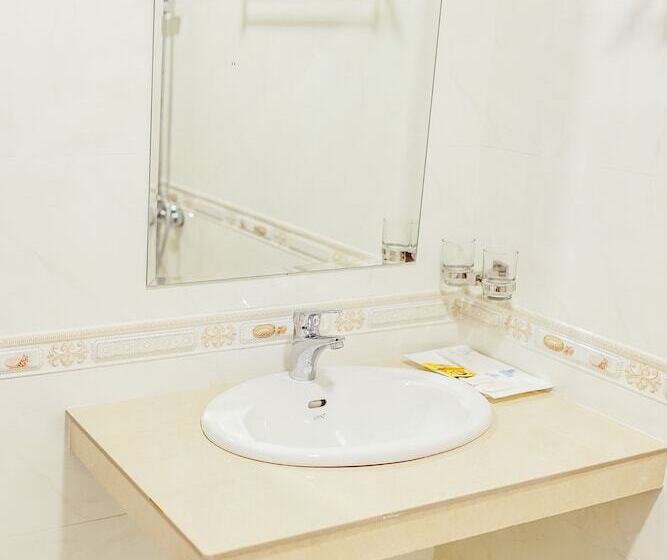 غرفة قياسية سرير كينج, Douangpraseuth