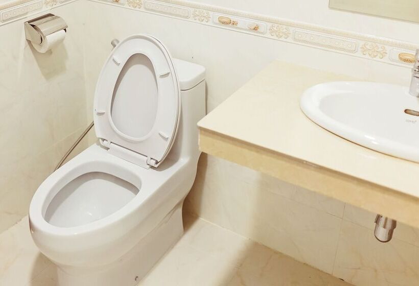 غرفة قياسية مزوَّدة بشُرفة, Douangpraseuth