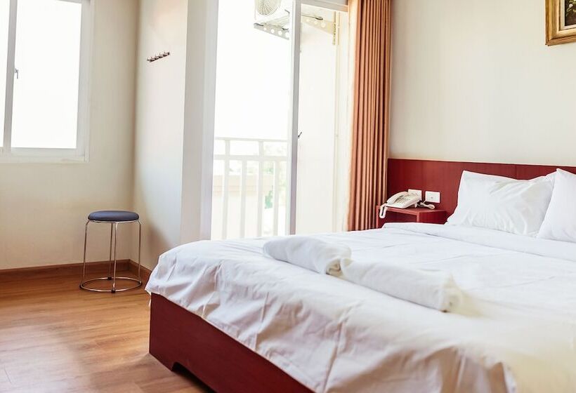 غرفة قياسية سرير كينج, Douangpraseuth