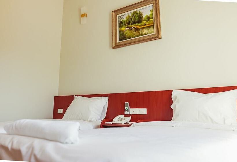 غرفة قياسية مزوَّدة بشُرفة, Douangpraseuth