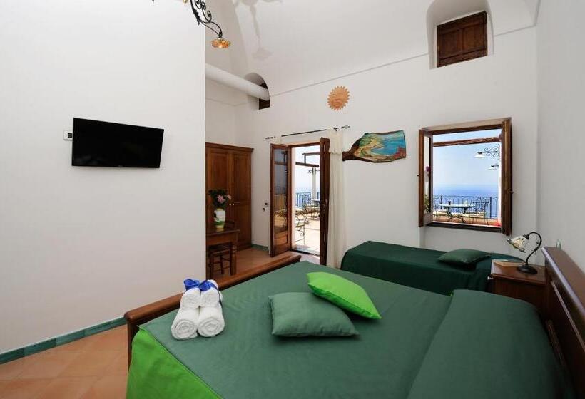 Четырехместный Номер Стандарт Вид на Море, La Casa Del Melograno