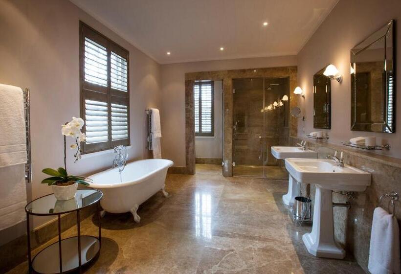 استودیوی استاندارد, Leeu Estates