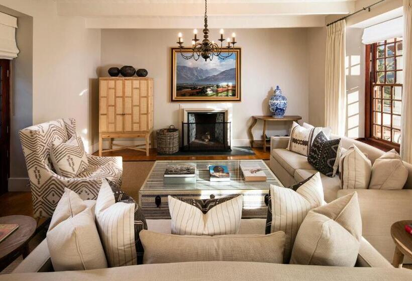 سوییت اجرایی, Leeu Estates