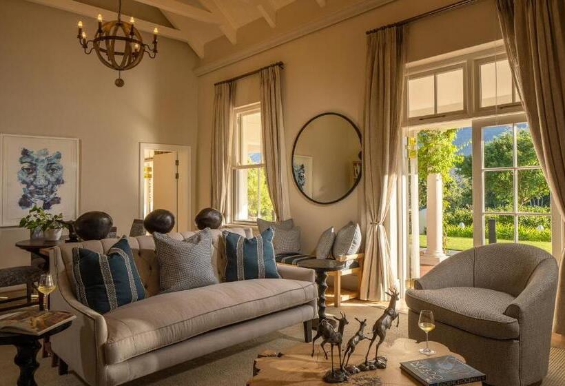 سوییت اجرایی, Leeu Estates