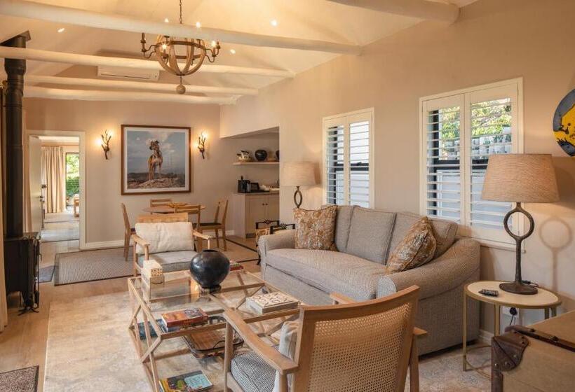 کلبه ییلاقی, Leeu Estates