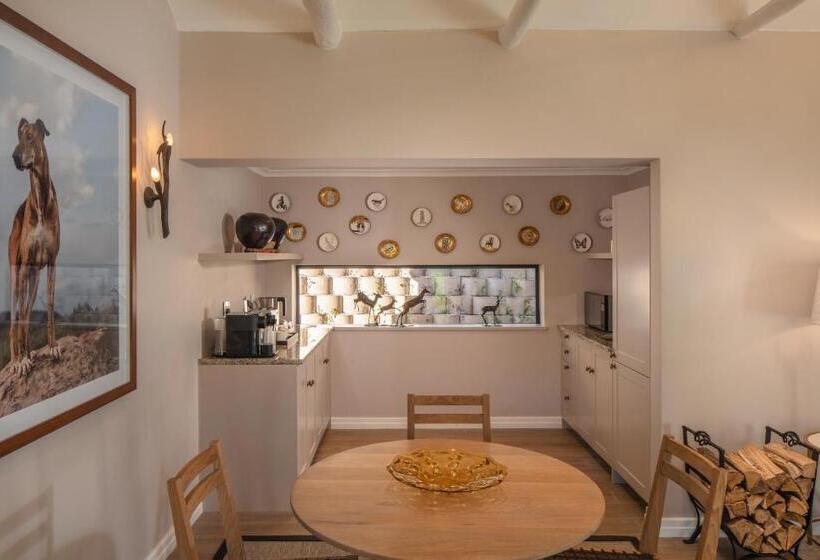 کلبه ییلاقی, Leeu Estates