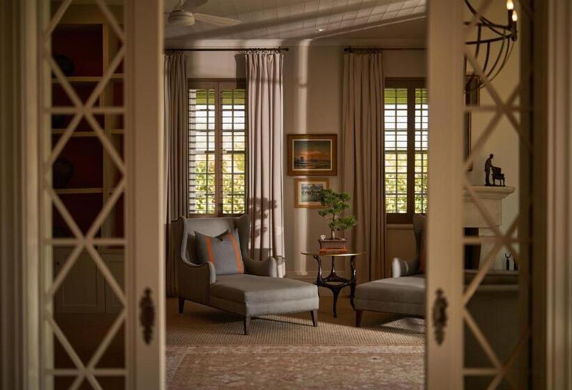 سوئیت با تخت بزرگ, Leeu Estates