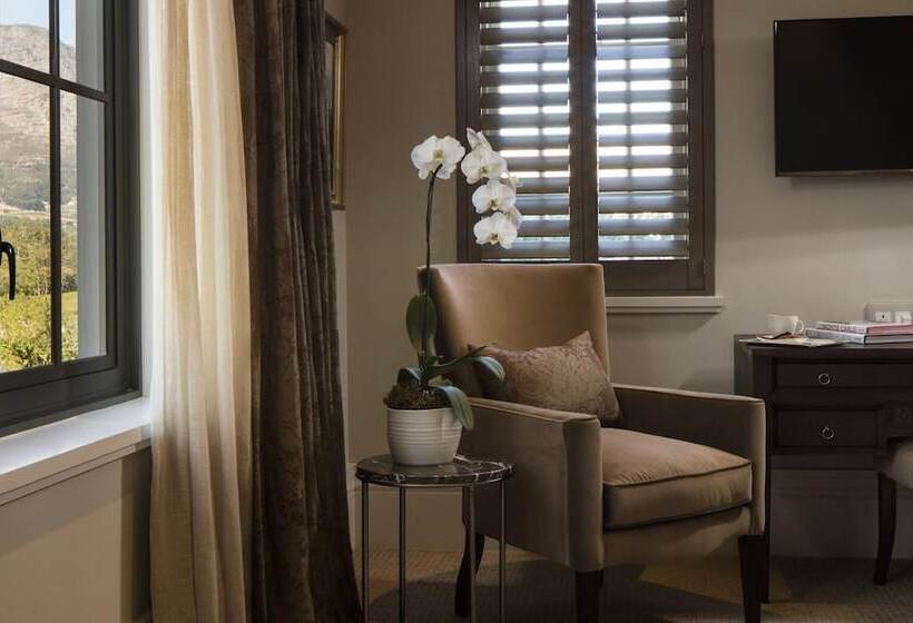 اتاق لوکس, Leeu Estates