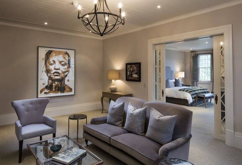 سوییت اجرایی, Leeu Estates