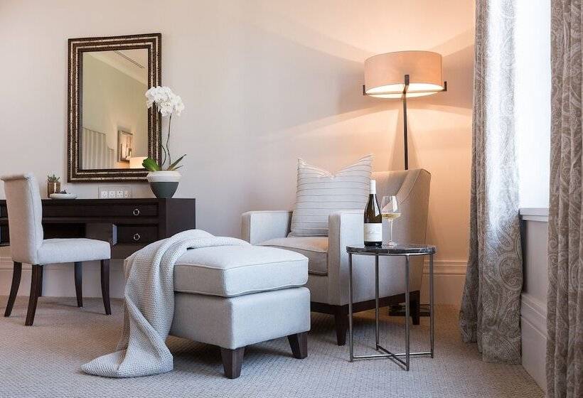 سوییت اجرایی, Leeu Estates