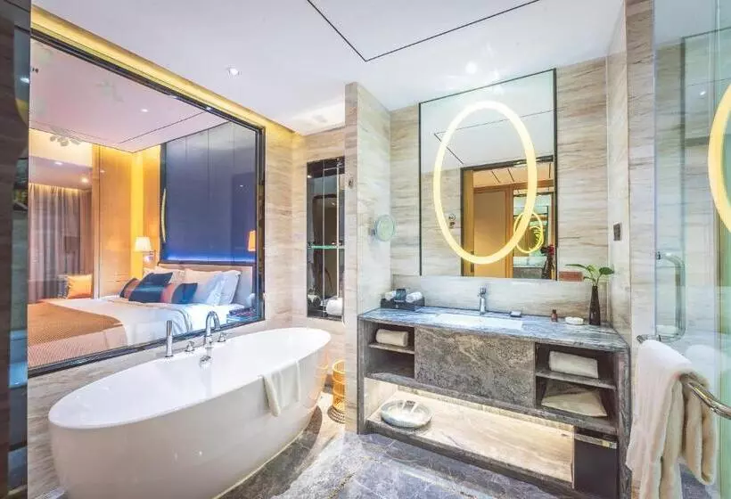 キングサイズベッドのデラックスルーム, Ramada Foshan Nanhai