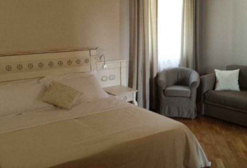 اتاق لوکس, Sesmones