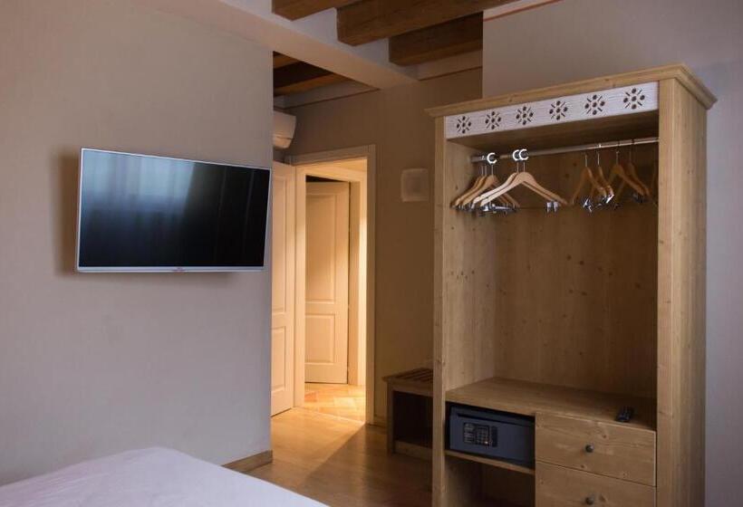 سوییت خانوادگی, Sesmones