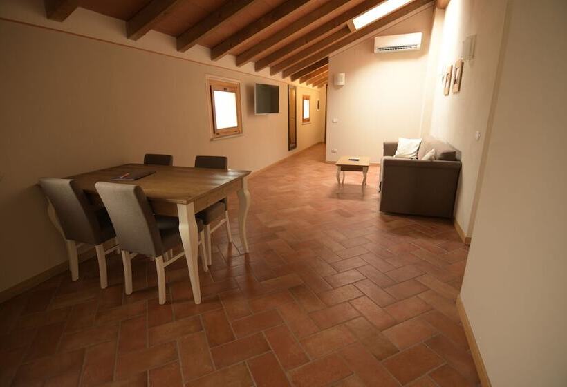 اتاق لوکس, Sesmones