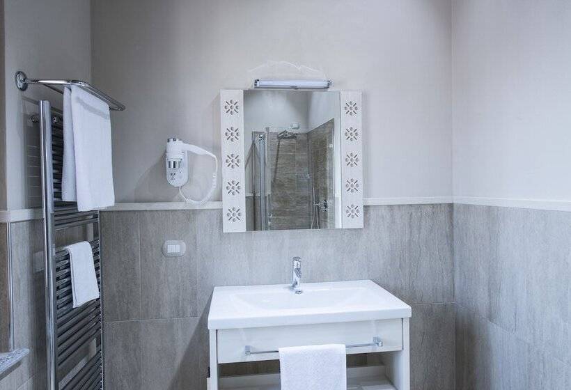 اتاق سوپریور, Sesmones