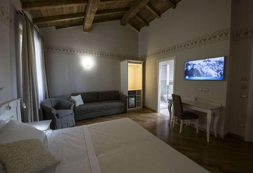 اتاق لوکس سه تخته, Sesmones