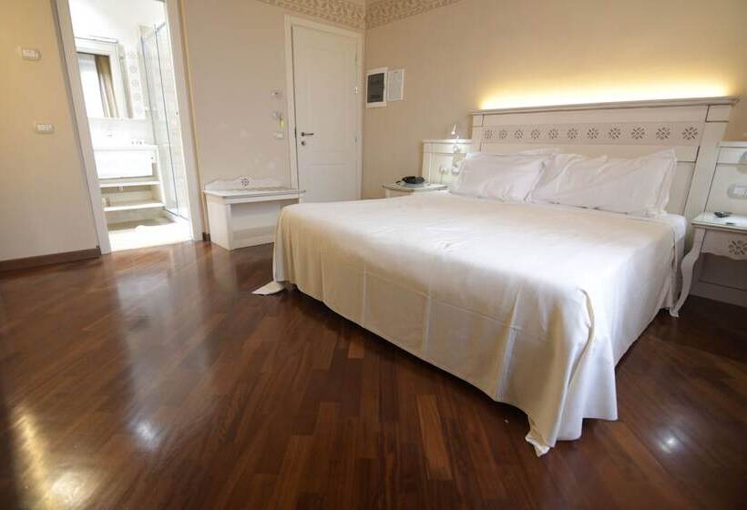 اتاق لوکس سه تخته, Sesmones