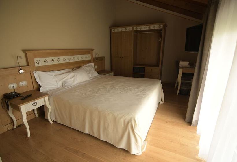 اتاق لوکس سه تخته, Sesmones