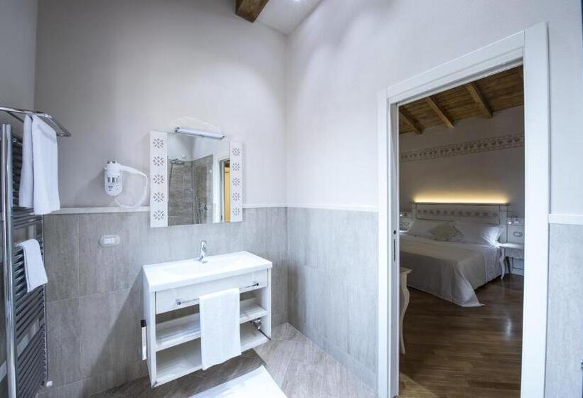 اتاق لوکس سه تخته, Sesmones