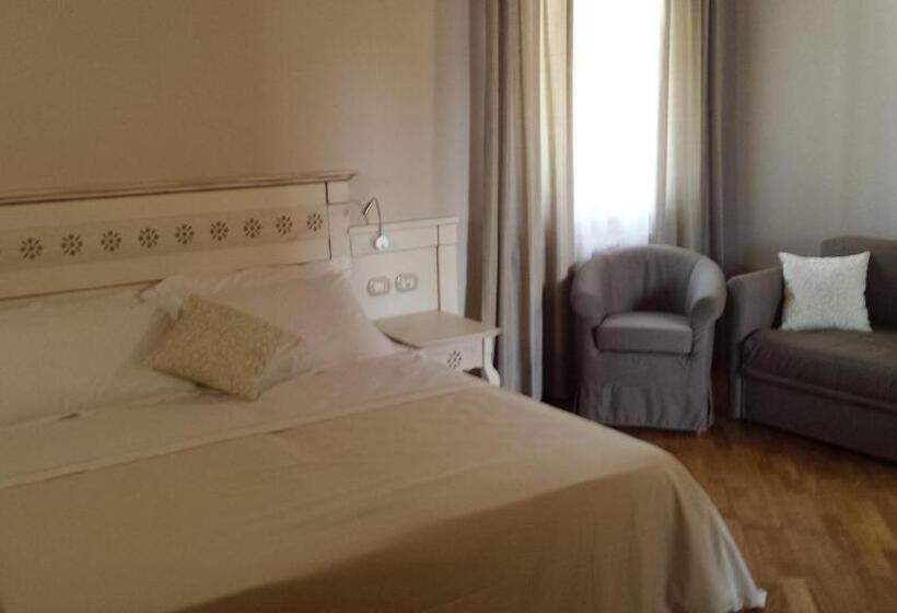 اتاق لوکس سه تخته, Sesmones