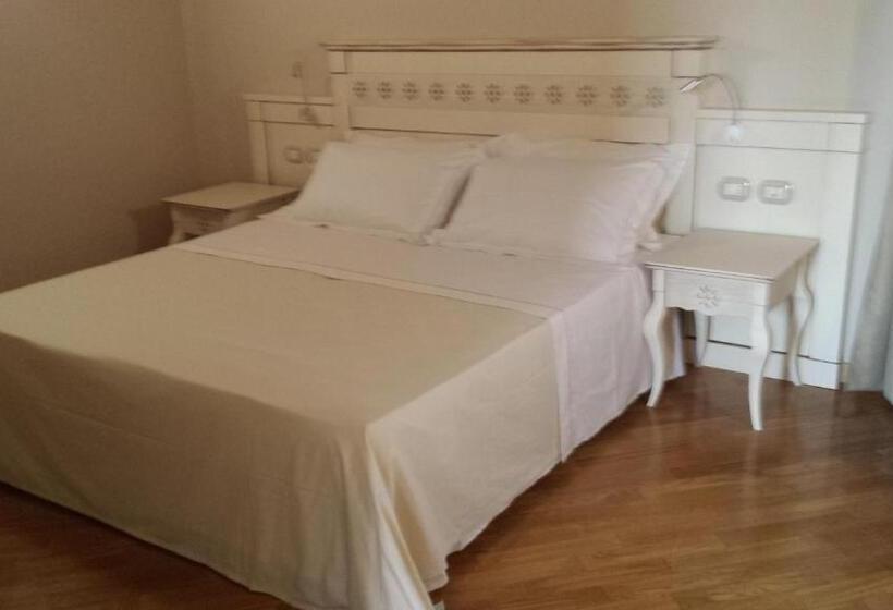 اتاق لوکس سه تخته, Sesmones