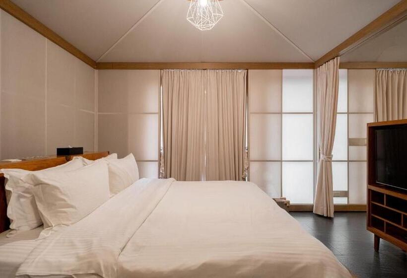 غرفة سوبيريور, Tian Xia Ju