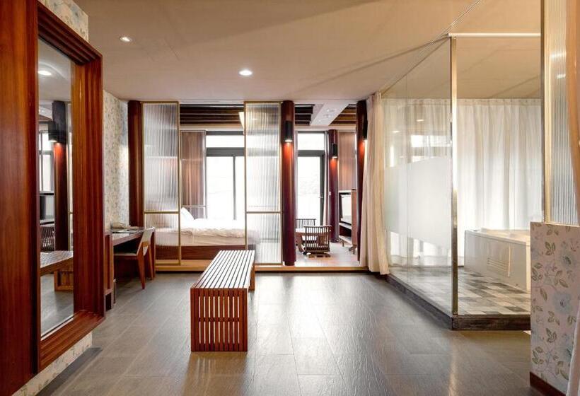 غرفة سوبيريور, Tian Xia Ju