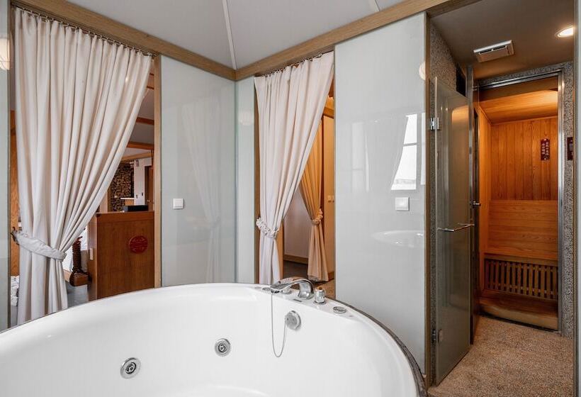 غرفة ديلوكس رباعية, Tian Xia Ju