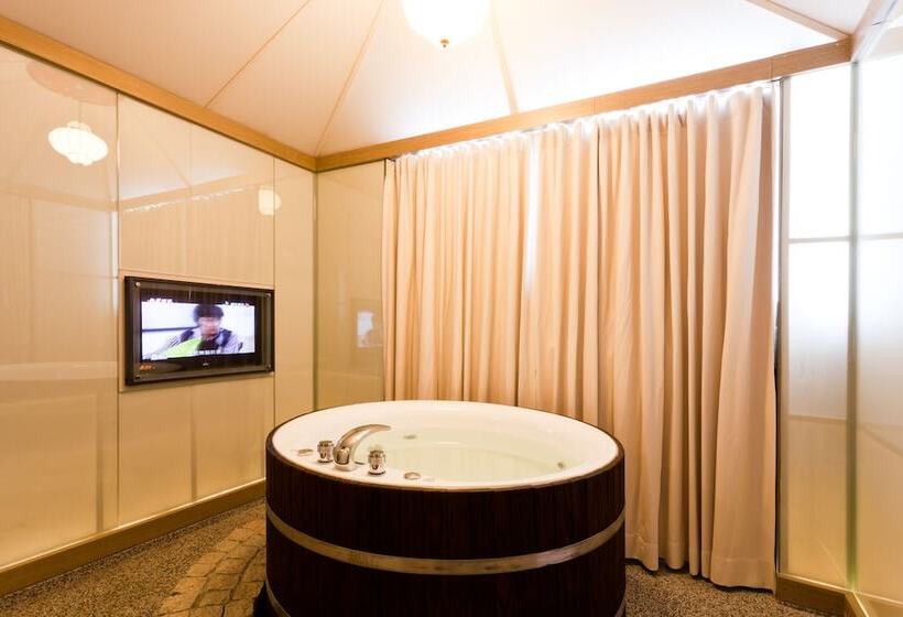 غرفة ديلوكس رباعية, Tian Xia Ju