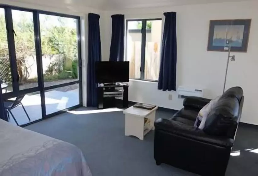 آپارتمان 1 خوابه, Avalon Manor Motel