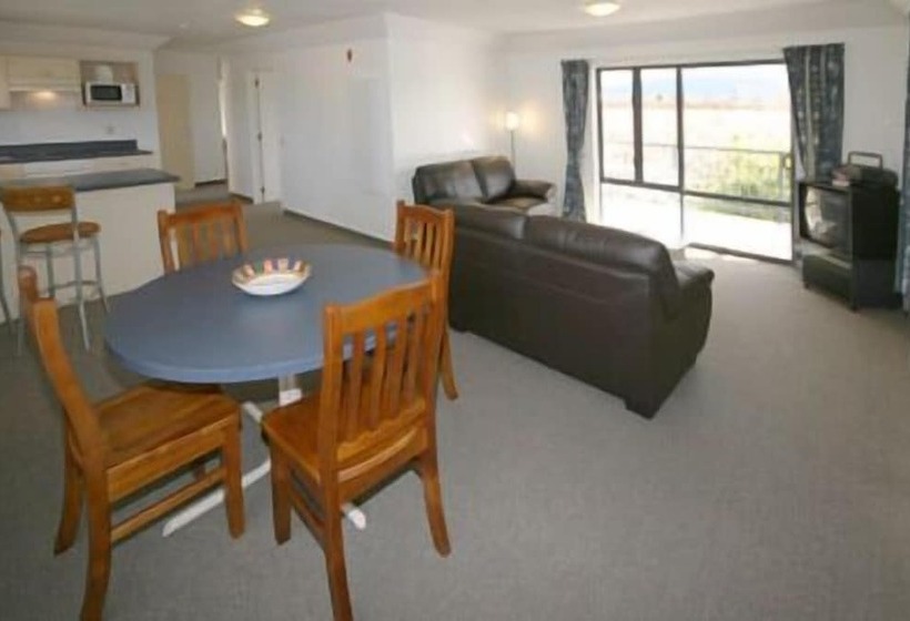 침실 2개 아파트, Avalon Manor Motel