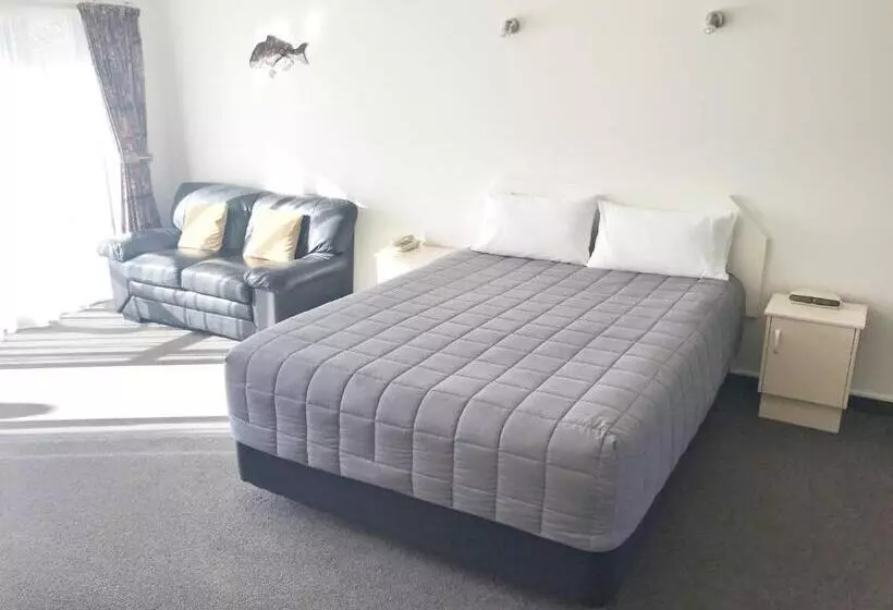 استودیوی استاندارد, Avalon Manor Motel