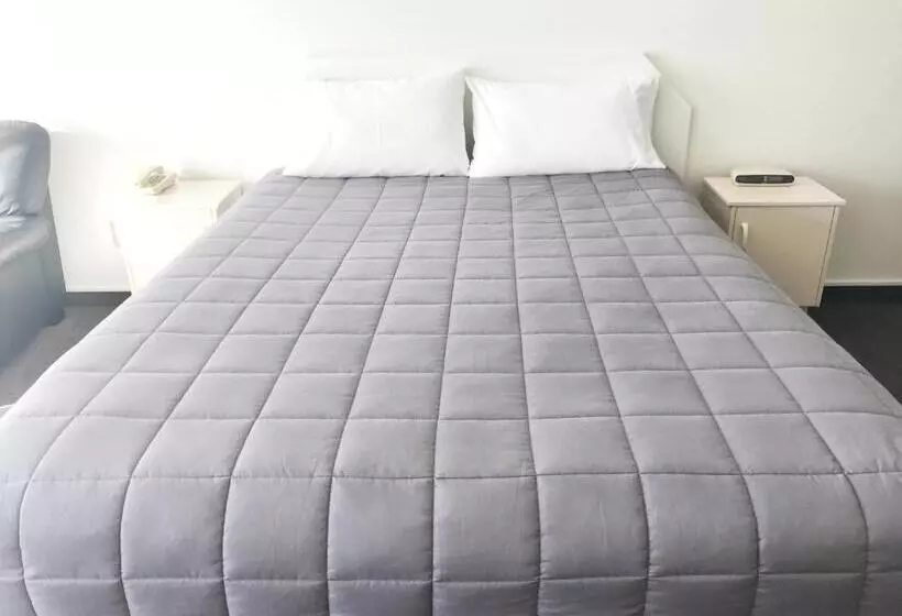 استودیوی استاندارد, Avalon Manor Motel