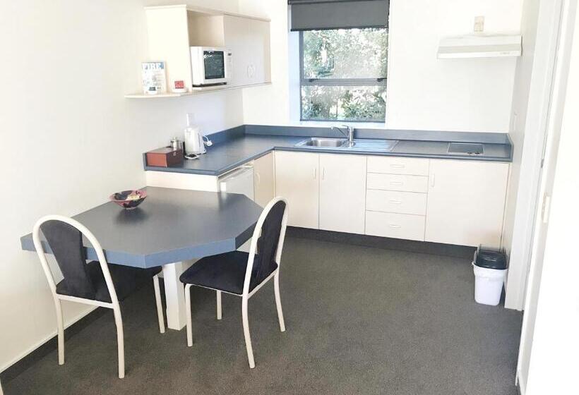 침실 2개 아파트, Avalon Manor Motel