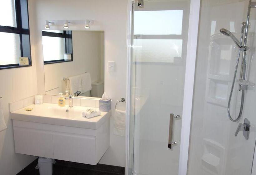 디럭스 스위트, Avalon Manor Motel