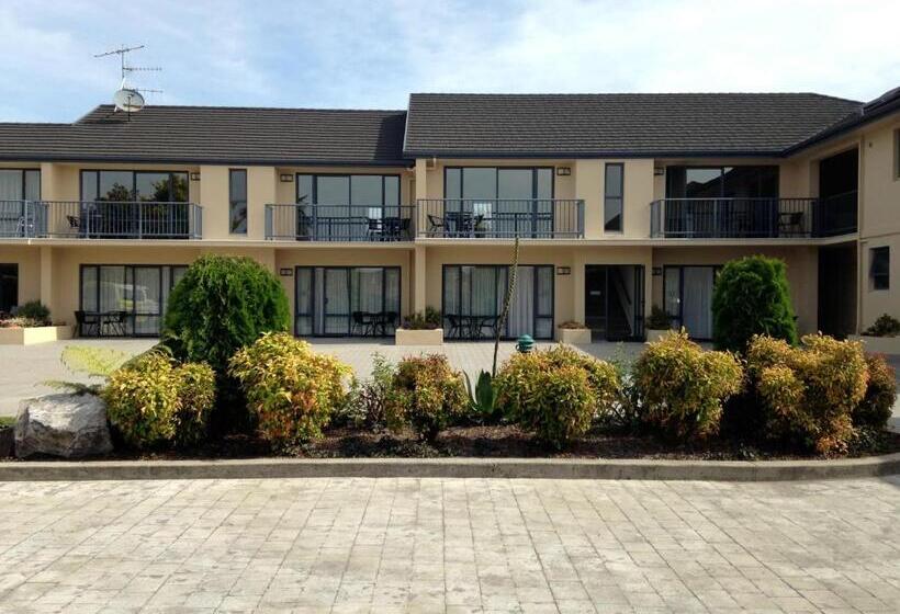 스탠다드 스튜디오, Avalon Manor Motel