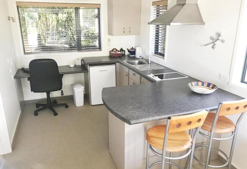 침실 1개 발코니 아파트, Avalon Manor Motel