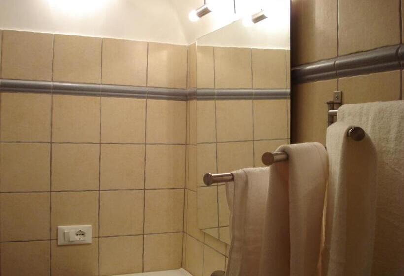 חדר בסיסי, Iblea Paradise