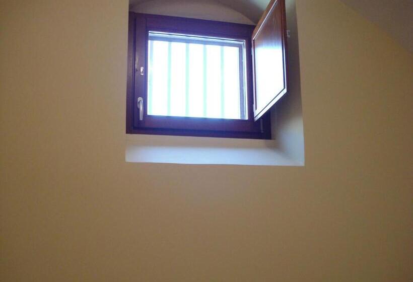 חדר בסיסי, Iblea Paradise