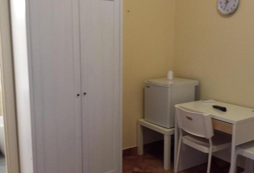 חדר בסיסי, Iblea Paradise