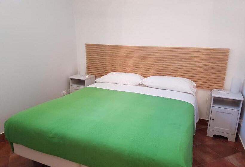 חדר בסיסי, Iblea Paradise