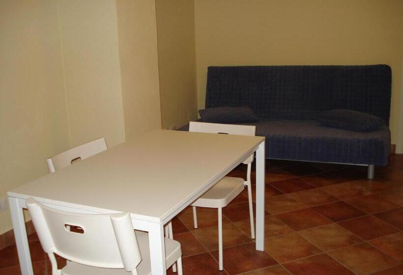 חדר קלאסי לשלושה, Iblea Paradise