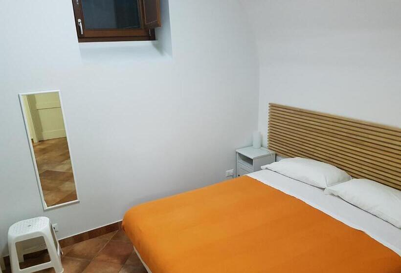 חדר בסיסי, Iblea Paradise