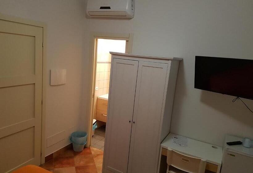 חדר בסיסי, Iblea Paradise