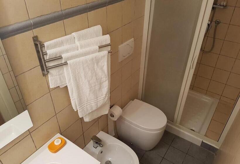 חדר בסיסי, Iblea Paradise