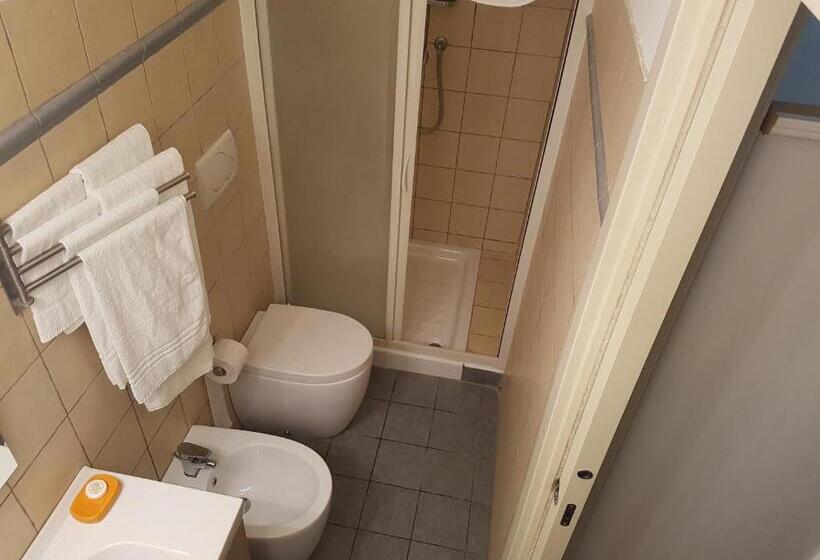 חדר בסיסי, Iblea Paradise