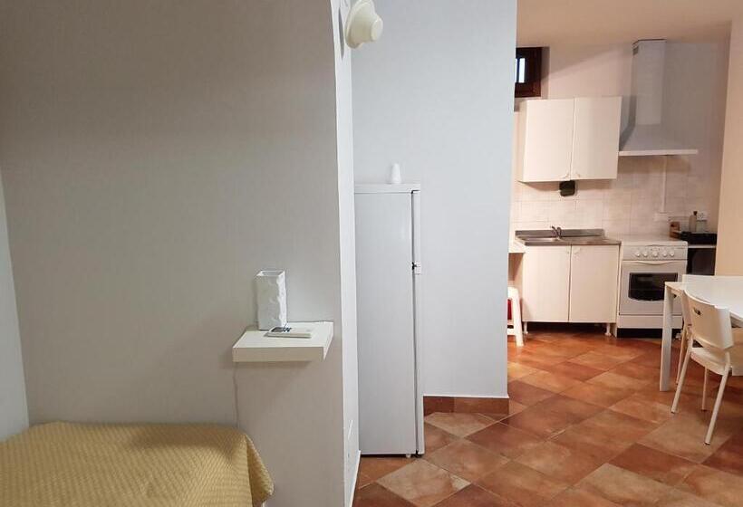 חדר קלאסי לשלושה, Iblea Paradise