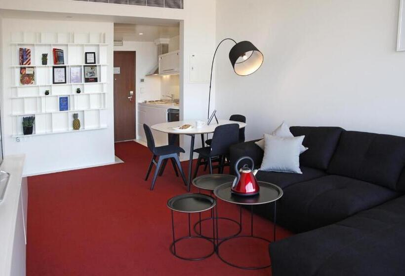 مجموعه ویستا شهر, 1866 Court & Suites